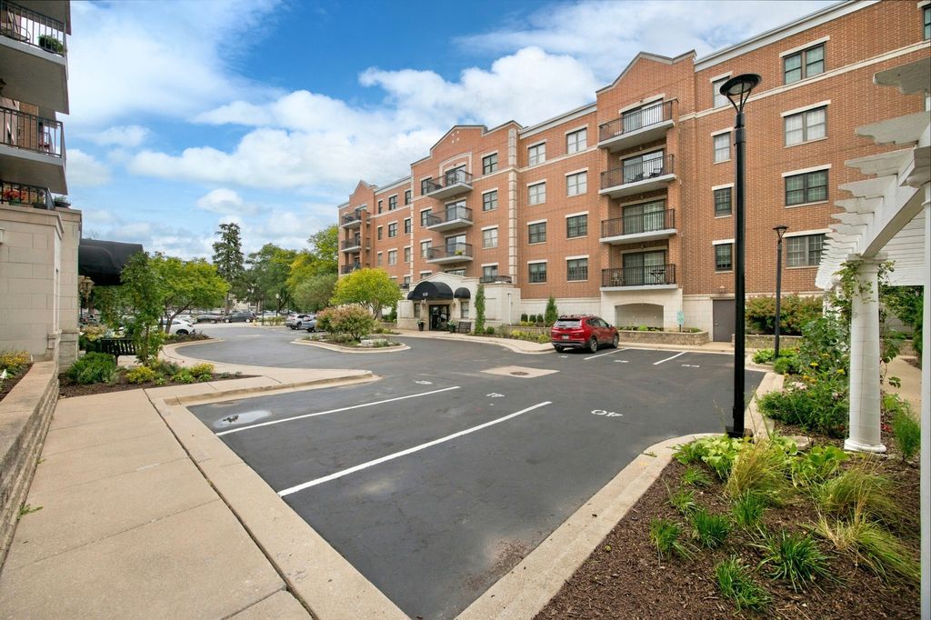 420 W Burlington Avenue 406, La Grange, IL 60525 — photo 5