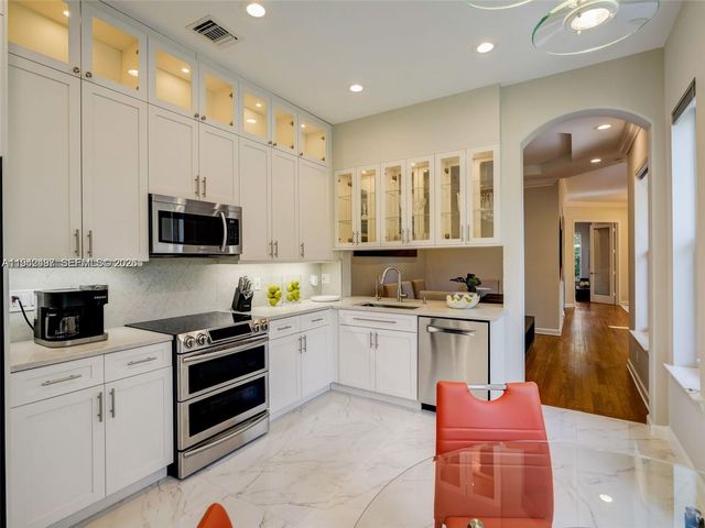 963 S Harbor View S, Hollywood, FL 33019
