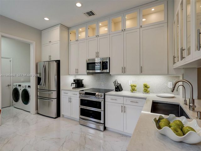 963 S Harbor View S, Hollywood, FL 33019