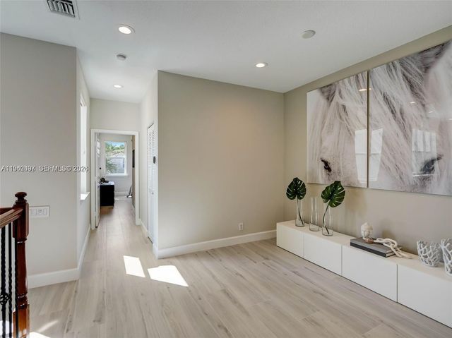 963 S Harbor View S, Hollywood, FL 33019