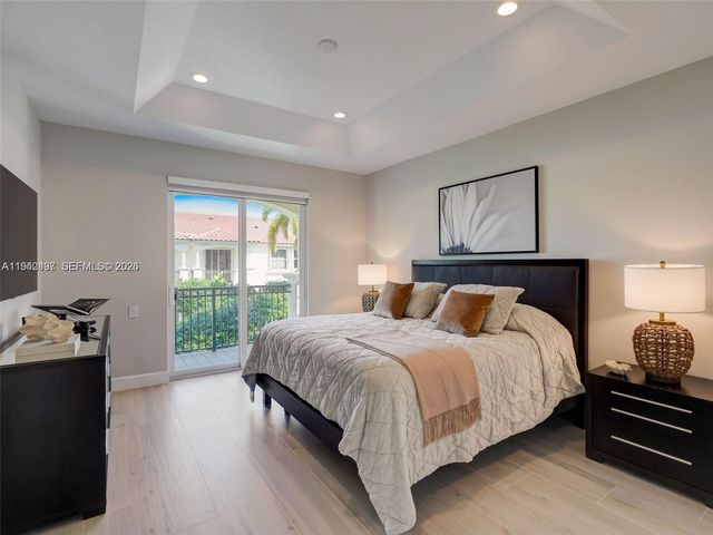 963 S Harbor View S, Hollywood, FL 33019