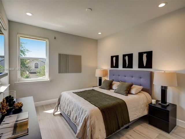963 S Harbor View S, Hollywood, FL 33019