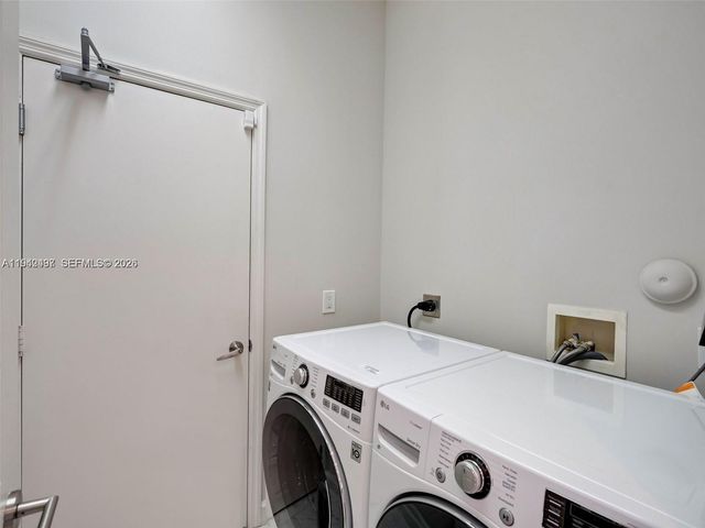 963 S Harbor View S, Hollywood, FL 33019