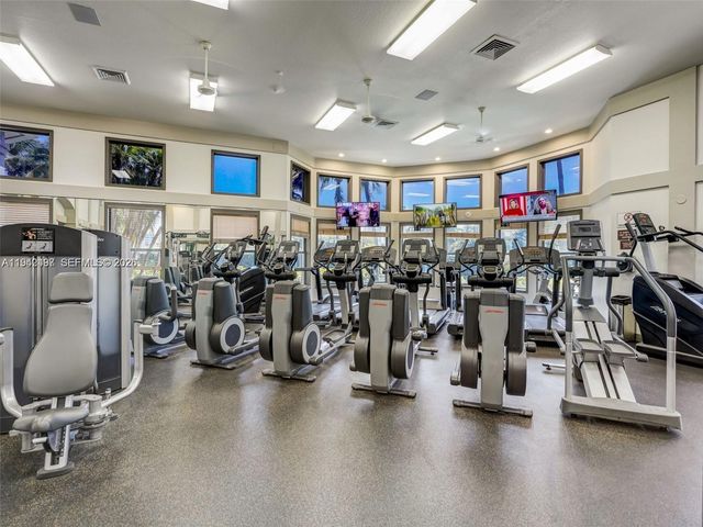 963 S Harbor View S, Hollywood, FL 33019