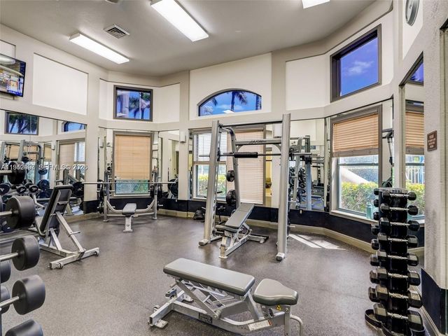 963 S Harbor View S, Hollywood, FL 33019