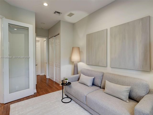 963 S Harbor View S, Hollywood, FL 33019