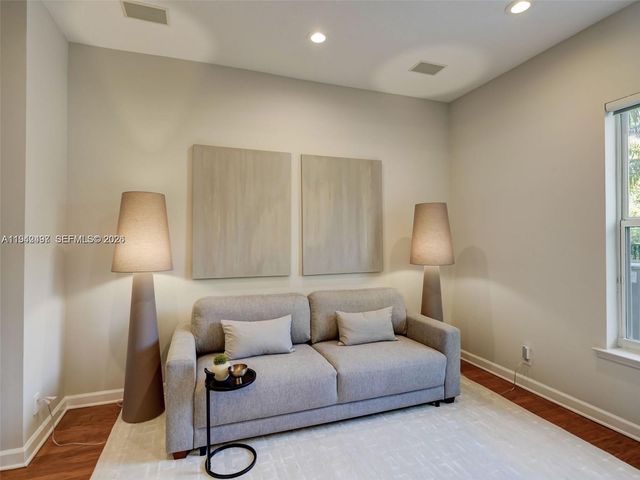 963 S Harbor View S, Hollywood, FL 33019
