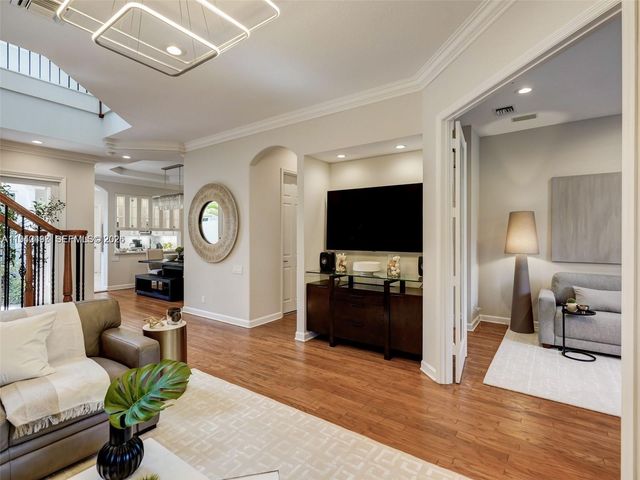 963 S Harbor View S, Hollywood, FL 33019