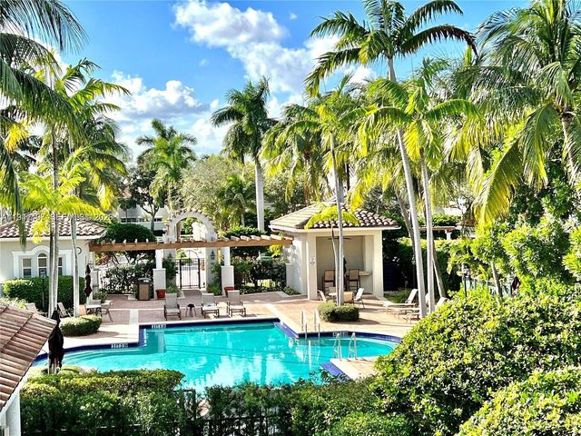 963 S Harbor View S, Hollywood, FL 33019