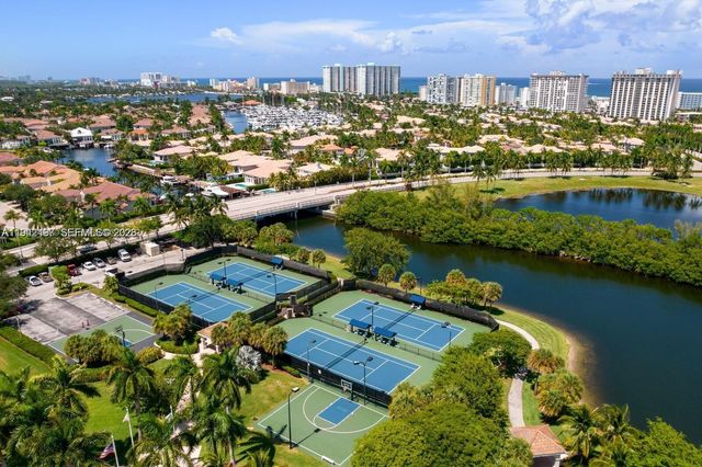 963 S Harbor View S, Hollywood, FL 33019