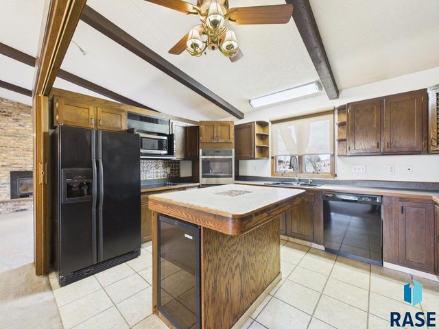 8701 E Maple St Street, Brandon, SD 57005