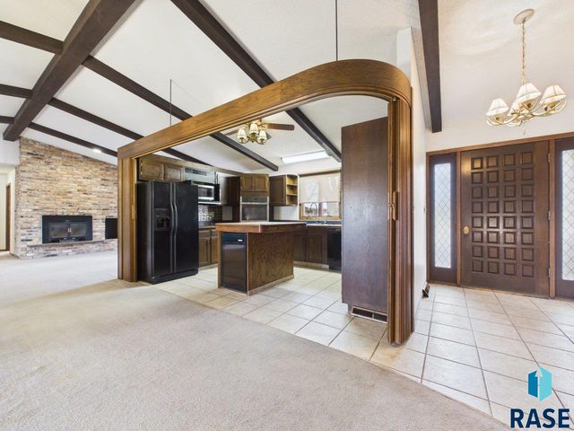 8701 E Maple St Street, Brandon, SD 57005