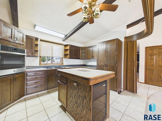 8701 E Maple St Street, Brandon, SD 57005