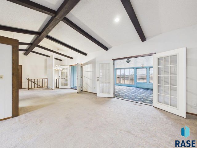 8701 E Maple St Street, Brandon, SD 57005