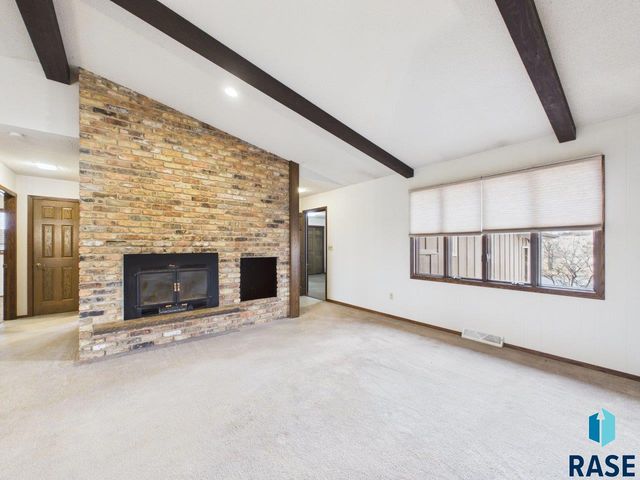 8701 E Maple St Street, Brandon, SD 57005