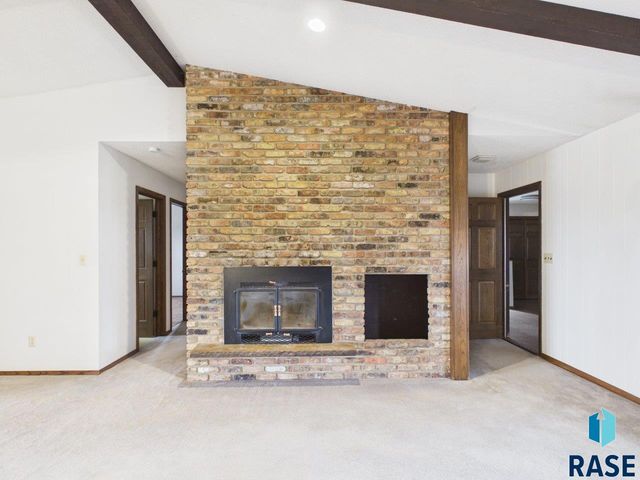 8701 E Maple St Street, Brandon, SD 57005