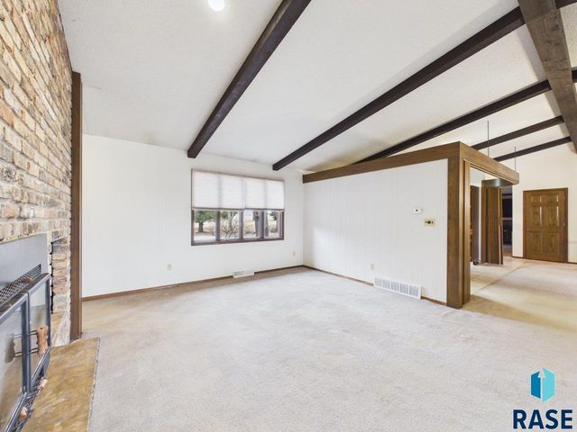 8701 E Maple St Street, Brandon, SD 57005