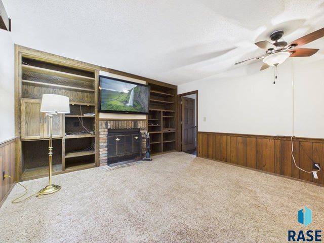 8701 E Maple St Street, Brandon, SD 57005