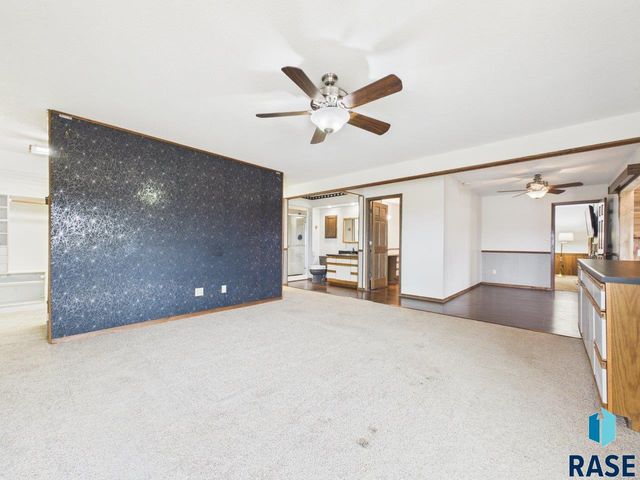 8701 E Maple St Street, Brandon, SD 57005