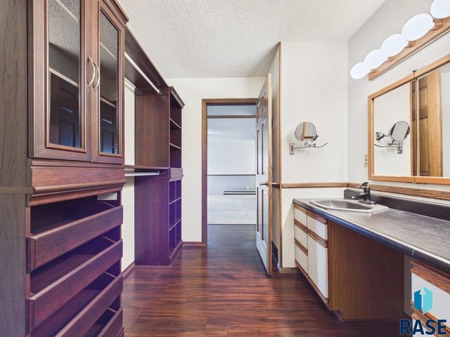 8701 E Maple St Street, Brandon, SD 57005