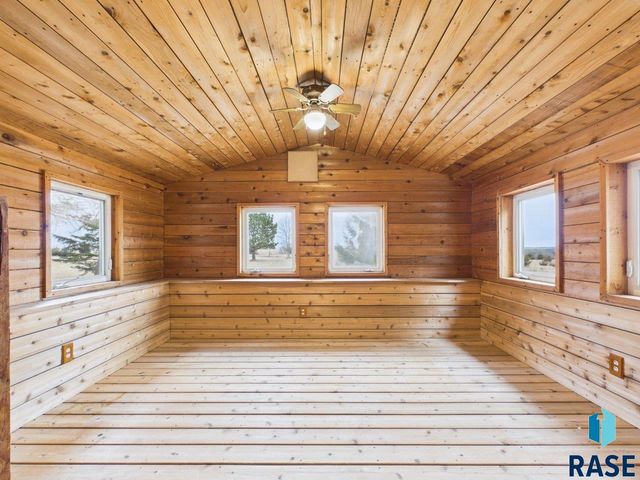 8701 E Maple St Street, Brandon, SD 57005