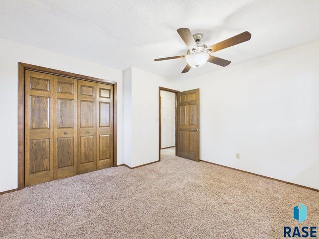 8701 E Maple St Street, Brandon, SD 57005