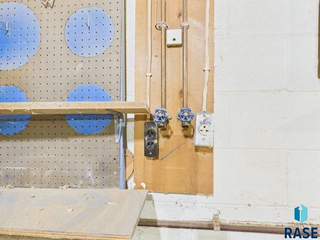 8701 E Maple St Street, Brandon, SD 57005