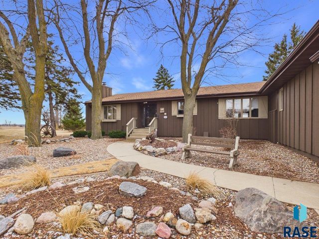 8701 E Maple St Street, Brandon, SD 57005