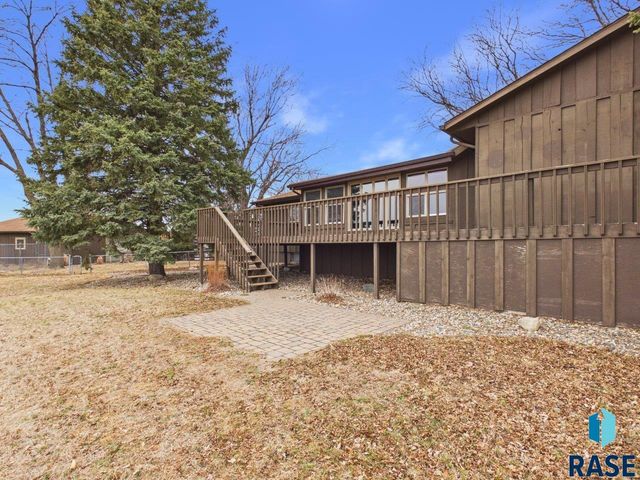 8701 E Maple St Street, Brandon, SD 57005