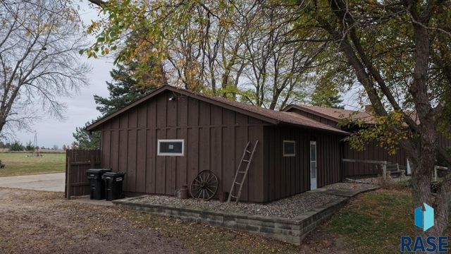 8701 E Maple St Street, Brandon, SD 57005