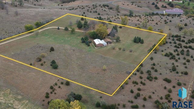 8701 E Maple St Street, Brandon, SD 57005