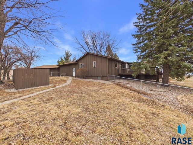 8701 E Maple St Street, Brandon, SD 57005