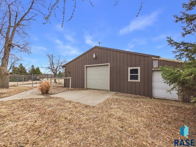 8701 E Maple St Street, Brandon, SD 57005