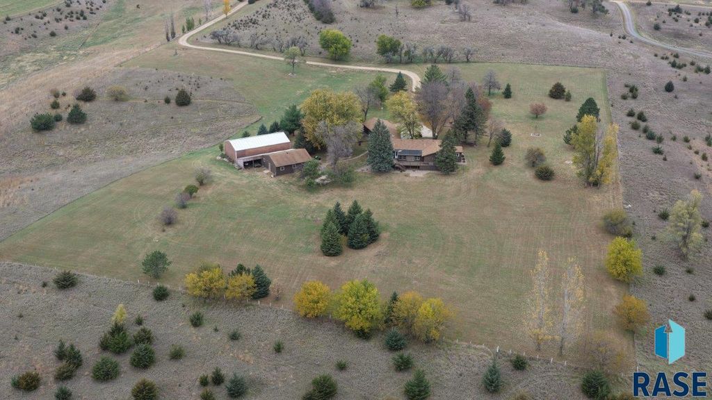 8701 E Maple St Street, Brandon, SD 57005