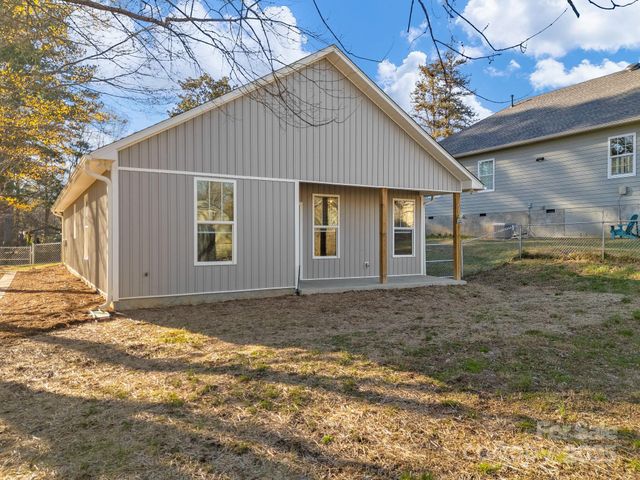 409 S Lyles Avenue, Landrum, SC 29356