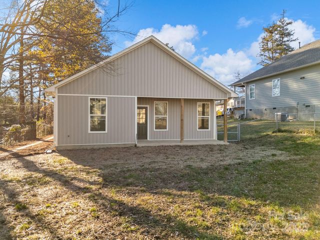 409 S Lyles Avenue, Landrum, SC 29356