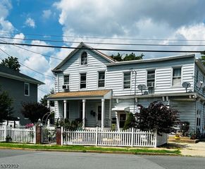 716 E Grand Ave, Rahway City, NJ 07065