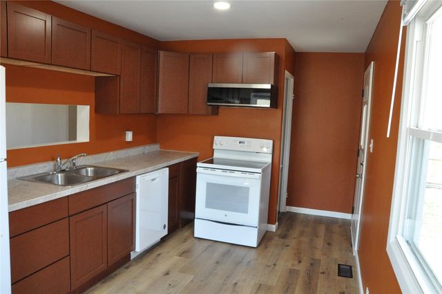 1208 38th Street SE, Cedar Rapids, IA 52403