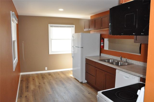 1208 38th Street SE, Cedar Rapids, IA 52403