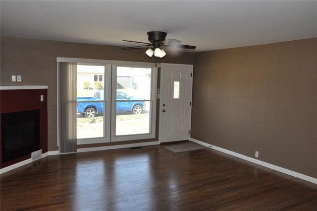 1208 38th Street SE, Cedar Rapids, IA 52403