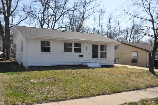 1208 38th Street SE, Cedar Rapids, IA 52403