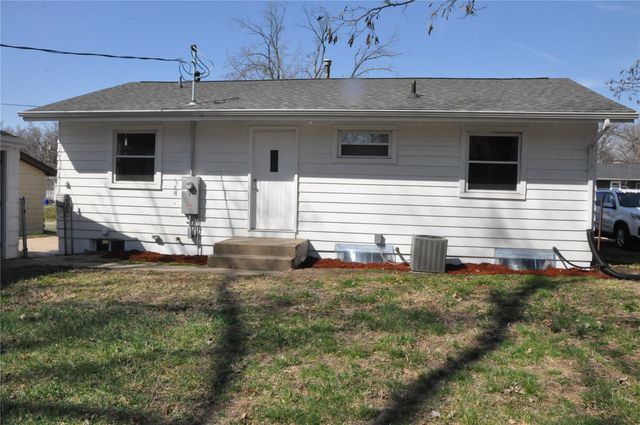 1208 38th Street SE, Cedar Rapids, IA 52403