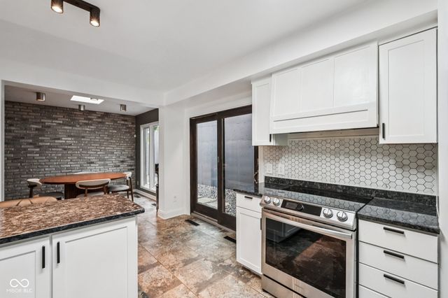 6164 Afton Crest, Indianapolis, IN 46220