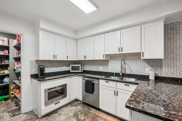 6164 Afton Crest, Indianapolis, IN 46220