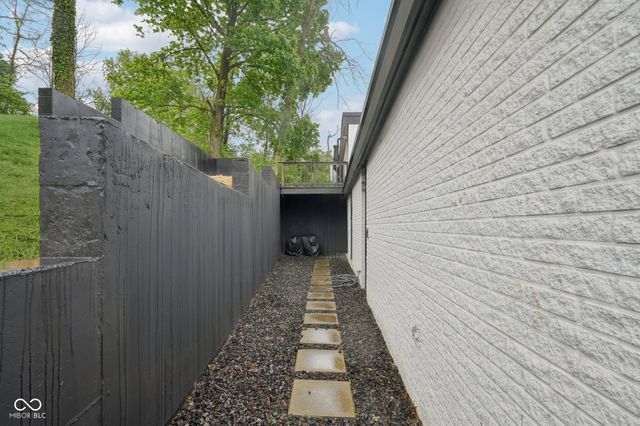 6164 Afton Crest, Indianapolis, IN 46220