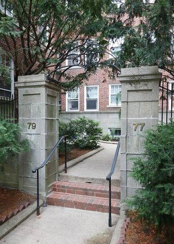 79 Martin Street 21, Cambridge, MA 02138