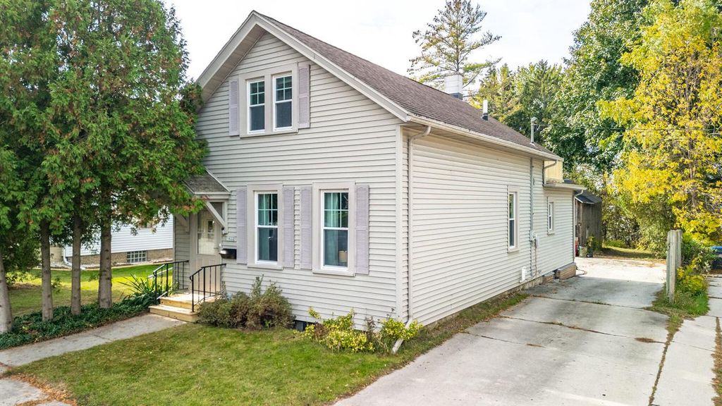 1632 S 14th STREET, Sheboygan, WI 53081