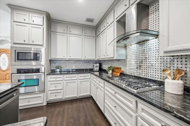 1616 Sandman Street, Houston, TX 77007