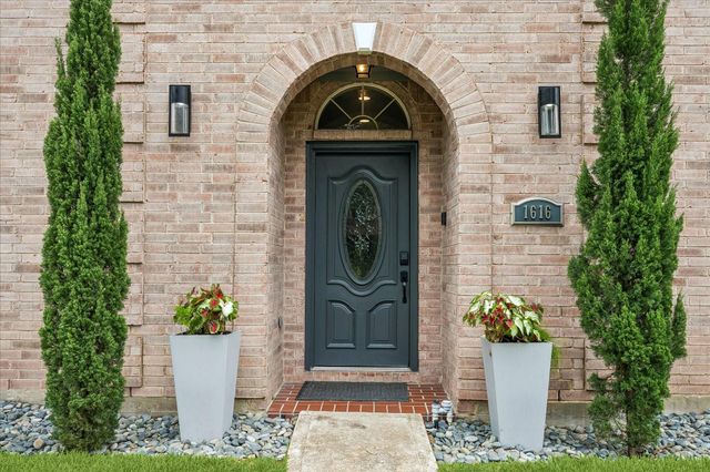 1616 Sandman Street, Houston, TX 77007