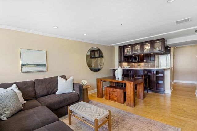 42 8th Street 5525, Boston, MA 02129